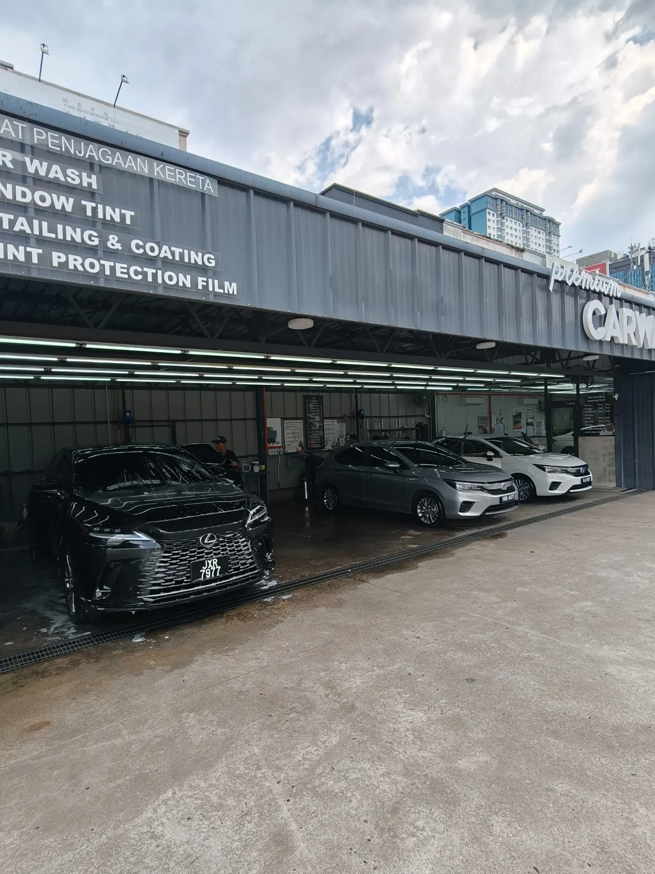 Car wash work at WG Detailing